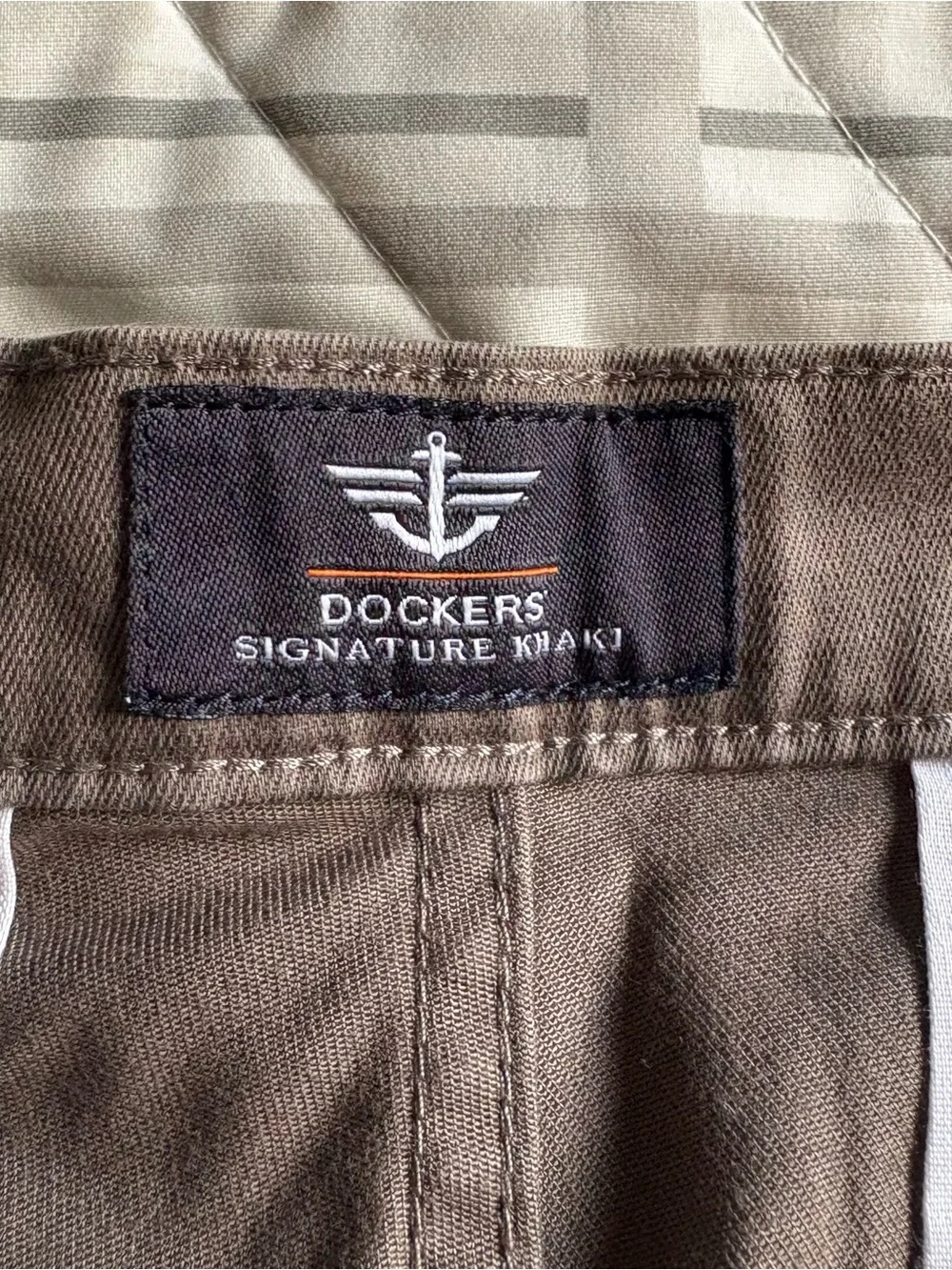 Dockers Signature Khaki Men Walking Shorts, W36